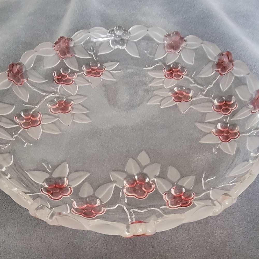 Mikasa~Lg Round Crystal Serving Dish/Tray/Platter W/Frosted Leaves &  Flowers